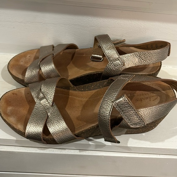 Clarks Temira Compass Mid Heel Silver Wedge Strappy Sandals Women's 8.5 26116256 - Picture 2 of 5
